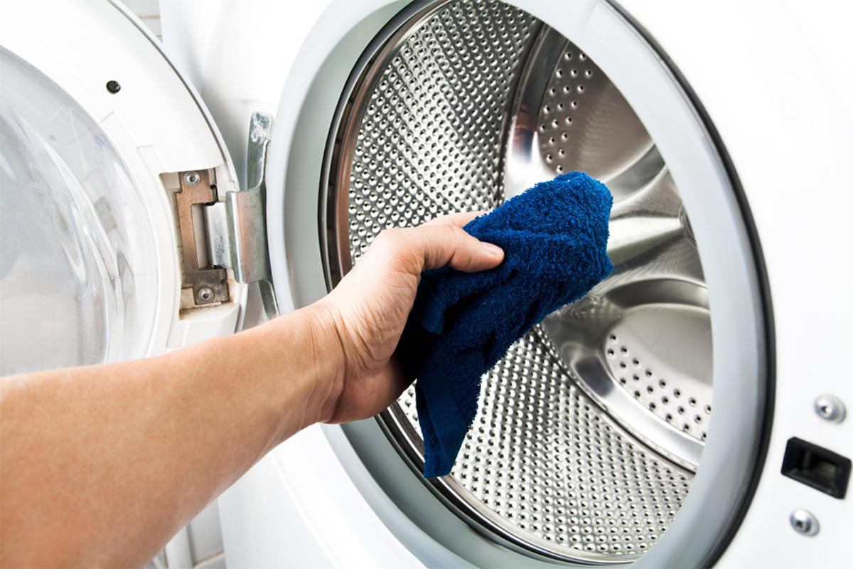 We offer same-day washing machine repair service in Edmonton. With over 42 years of experience in repairing fridges, no job is too small or big.